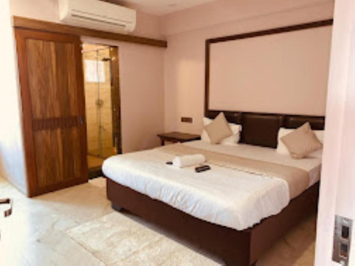 Hotel Radhe Ānand Extérieur photo