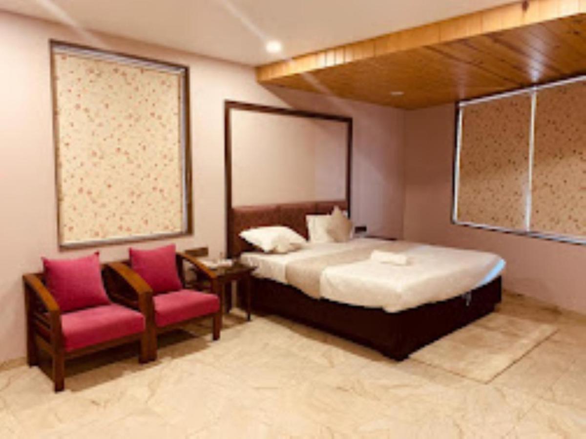 Hotel Radhe Ānand Extérieur photo